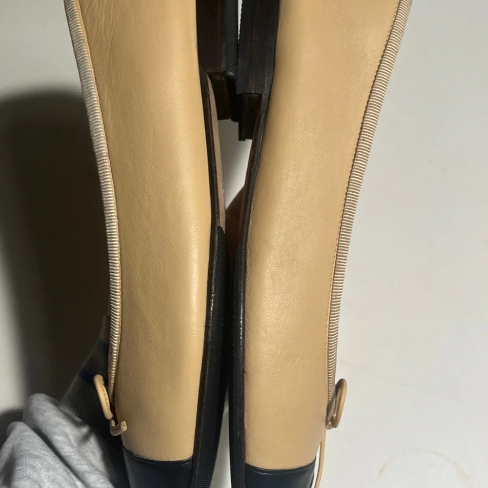 CHANEL Two-Tone Beige and Black Flats - Picture 5 of 10